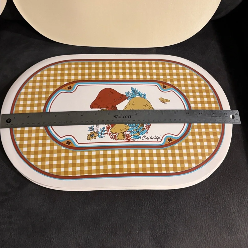 Great Condition Vintage Cala Di Volpe Vinyl Oval Foam Placemats Mushroom Set /6
